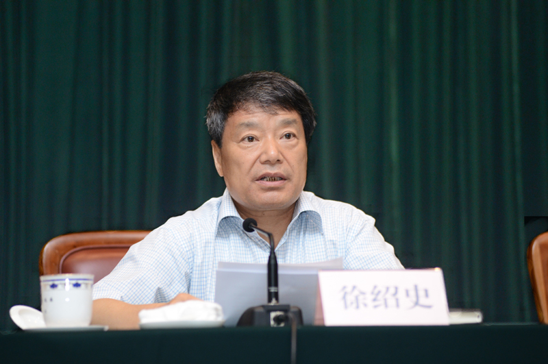 尚冰參觀“踐行節能低碳，建設美麗家園”節能科普展