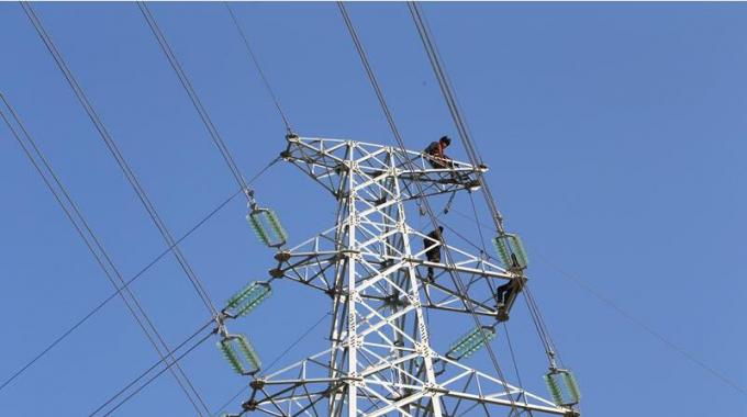 大雁頭上過 電網建設忙