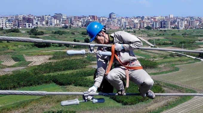 高空作業(yè)線路體檢 確?？煽抗╇? /></a>
				<span>高空作業(yè)線路體檢 確?？煽抗╇?/span>
			</li>
			<li>
				<a href=