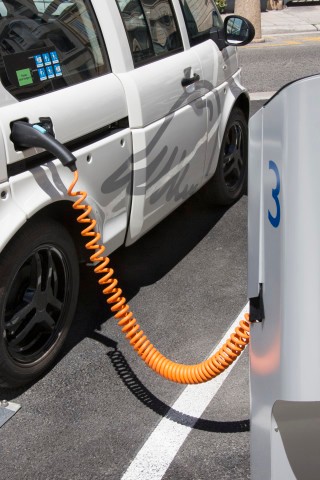 無(wú)線充電革命正悄悄萌芽 充電樁能否保其身？