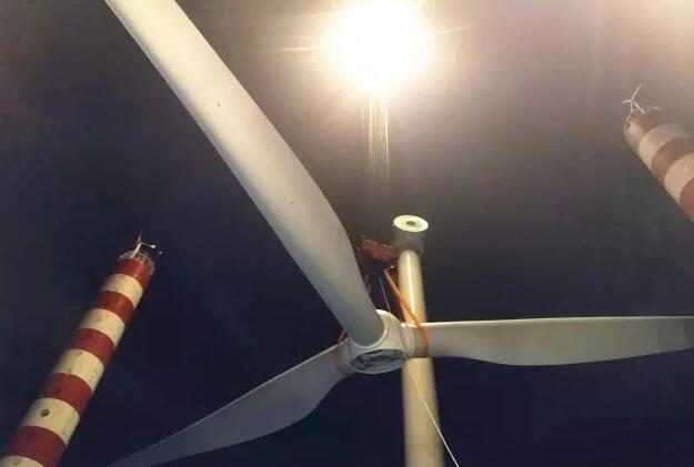 三峽新能源響水海上風(fēng)電場風(fēng)機(jī)吊裝如火如荼