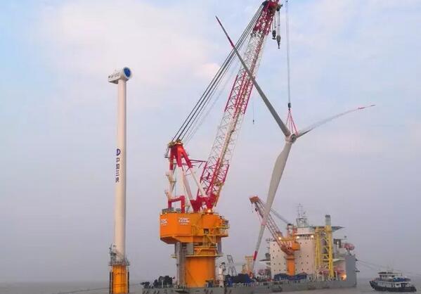 三峽新能源響水海上風(fēng)電場風(fēng)機(jī)吊裝如火如荼