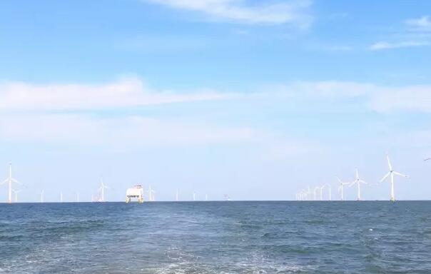 三峽新能源響水海上風(fēng)電場風(fēng)機(jī)吊裝如火如荼