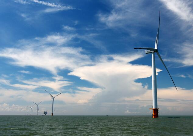 中國首個“雙十”風電場建成在即 江蘇龍源振華“零事故”完美安裝