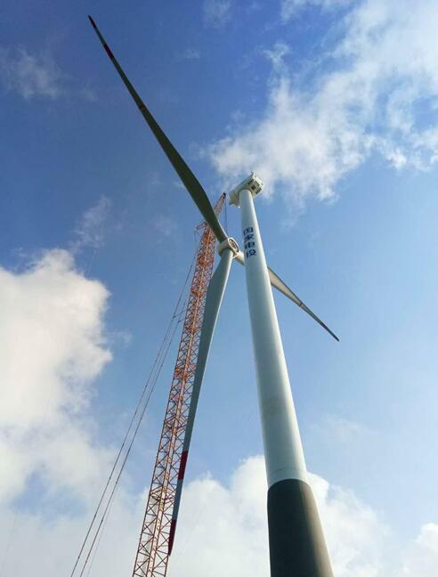 中國能建江蘇院總承包響水大有風(fēng)電項目首臺風(fēng)機(jī)吊裝完成