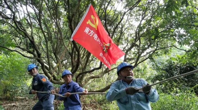     9月17日，該局組織搶修人員544人次、車輛154臺次，成立了9支黨員突擊隊、8支青年突擊隊投入到搶修復電戰役中。