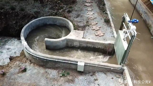 小型發(fā)電機(jī)，放到河里就有免費(fèi)的電，一天產(chǎn)的電夠60戶人家用